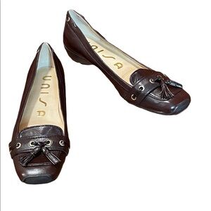 Unisa‎ woman’s tassel front loafers, dark brown, size 7.5
